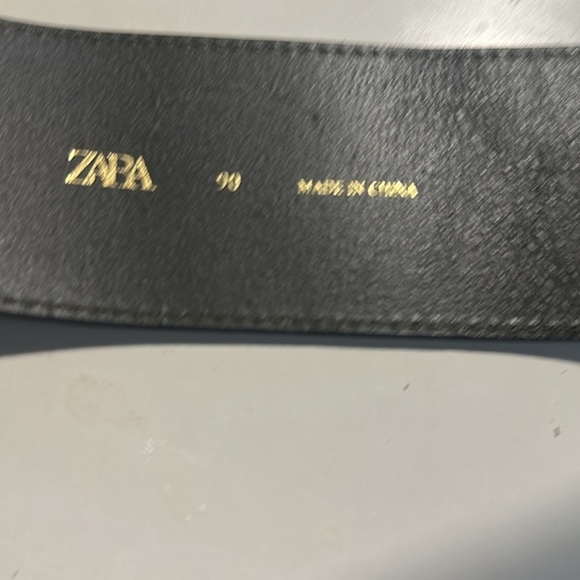 NWOT. Zara Olive Green Leather Belt with Square Buckle. Size 34.